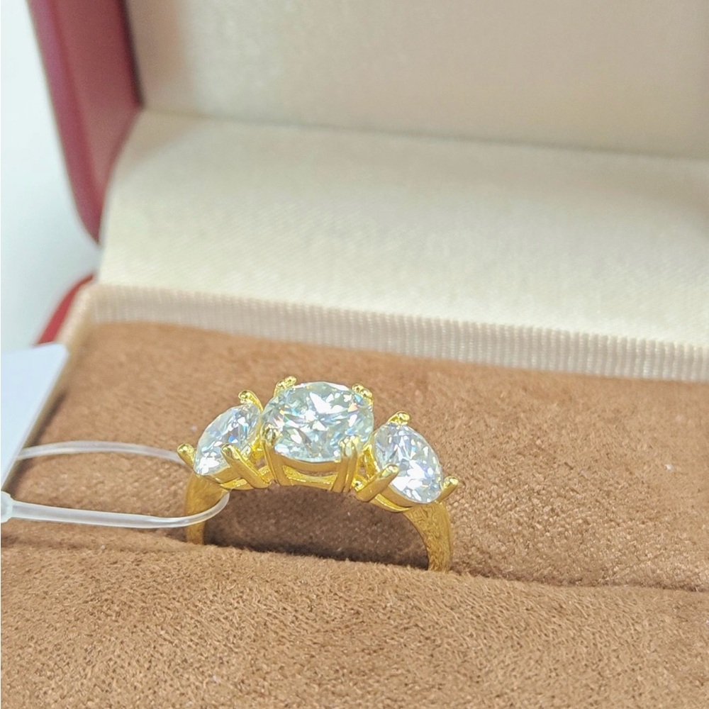 4 CT Moissanite Ring - certified